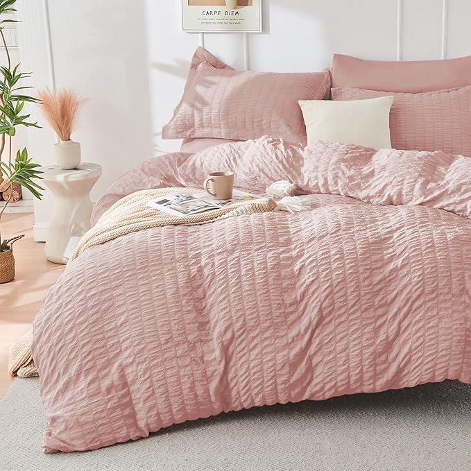 HYMOKEGE Rose Gold Duvet Cover King Size, Ultra Soft 3-Piece Seersucker Duvet Cover Set with Zipper Closure, Soft Brushed Microfiber Bedding Set with 8 Corner Ties (104"x90", 2 Pillowshams)