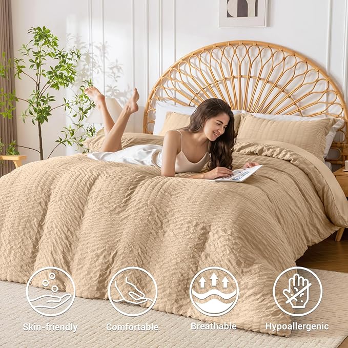 HYMOKEGE Khaki Duvet Cover King Size, Ultra Soft 3-Piece Seersucker Duvet Cover Set with Zipper Closure, Soft Brushed Microfiber Bedding Set with 8 Corner Ties (104"x90", 2 Pillowshams)
