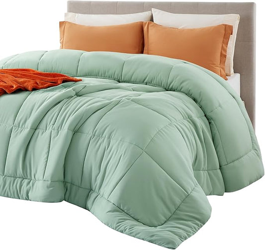 Bedsure Comforter Duvet Insert - Quilted Comforters Full Size, All Season Duvet, GentleSoft Down Alternative Bedding Blanket, with 8 Tabs, Gifts for Women/Men, Sage Green, Full 86 x 82 Inches