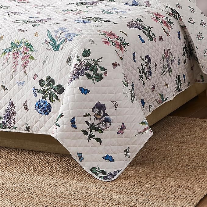 Spode – Twin Size Quilt Set, 100% Soft & Reversible Bedding, Hydrangea Lilac Floral & Butterfly Print, 2 Piece Bed Set with Matching Pillowcase (Portmeirion Botanic Garden)